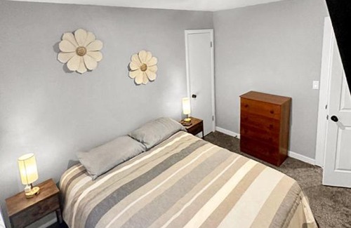 South Bend House | South Bend Gem: Ideal Location, Cozy