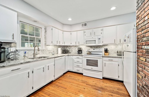 Avalon House | South End Avalon Beach Block, 3rd House From Beach, Large Pool, Ocean Views