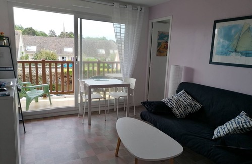 Bernieres-sur-Mer Apartment | South-facing apartment with balcony in the heart of the D-Day beaches