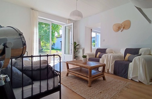 Estibeaux Bed & Breakfast | South-facing house with garden and fireplace