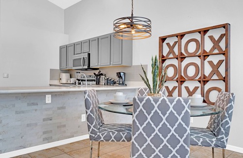 Bellavida House | South Facing Pool with Spa - Game room - 2 Suites - Prime Location