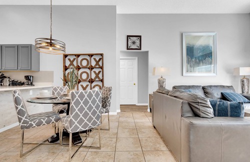 Bellavida House | South Facing Pool with Spa - Game room - 2 Suites - Prime Location