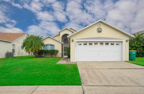 Crescent Lakes House | South Facing Private Pool with Lake View & Spa - Quiet Vacation Area - Family Friendly