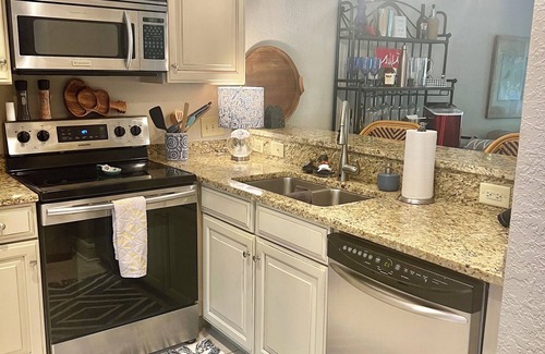 Demere Park Condo | South Island - Walk to beach, village & island’s best restaurants! FLETC-TDY