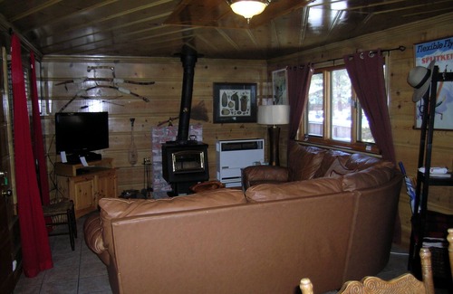 Bijou Pines House | South Lake Tahoe Cabin - Rae's Family Retreat - One block to El Dorado Beach