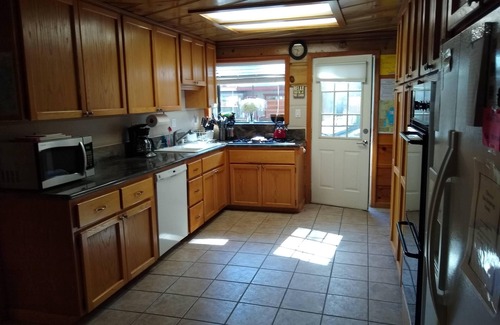 Bijou Pines House | South Lake Tahoe Cabin - Rae's Family Retreat - One block to El Dorado Beach
