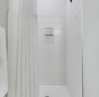 The Loop Apartment | South Loop Rooftop With In and Out Parking 3