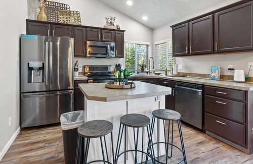 Nampa House | South Nampa BUNK HOUSE Sleeps 16!