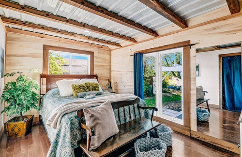 Leamington Other | South Point Retreat - Featuring King Size Bed, quiet and secluded!