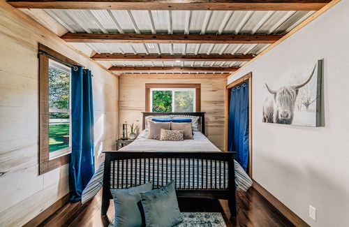 Leamington Other | South Point Retreat - Featuring King Size Bed, quiet and secluded!
