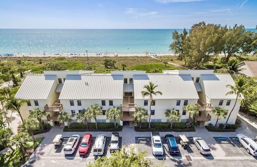 Captiva House | South Seas Beach Villa 2001 – Captiva’s Happy Coastal Retreat with Gulf Views