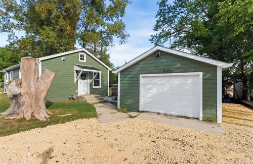 Delavan Lake House | South Shore Retreat: Green House - D