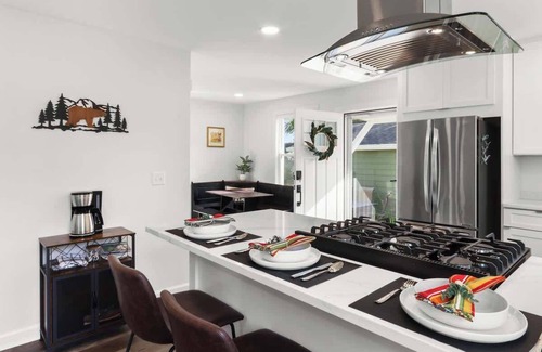 Delavan Lake House | South Shore Retreat: Green House - D