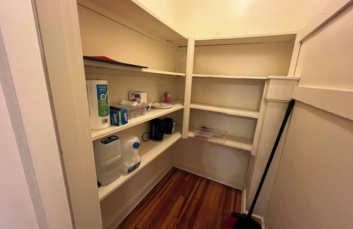 The Southampton Apartment | South STL City Oasis 2 BR 1 BA Near DT, Forest Park, Wash U, SLU, Blues, City SC