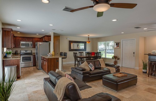 Sun Bay South House | South Tampa Pool and Cabana Home