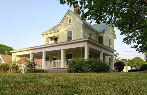 Winder Apartment | Southern Comfort 8 Bedroom, 4 1/2 bthr
