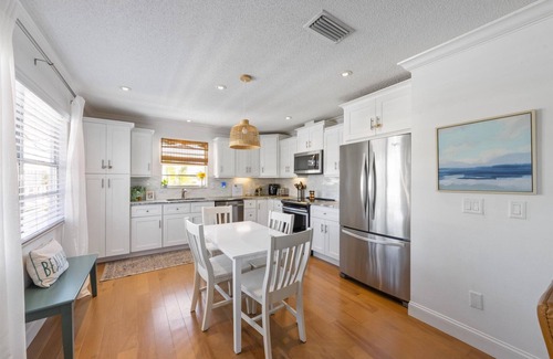 Holmes Beach House | Southern Cross: 3 Min Walk to Gulf Beach