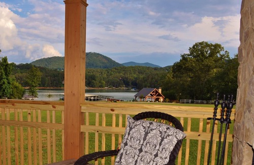 Water's Edge Cottage | Southern Living Cottage on Lake Chatuge 100+ 5 Star Reviews