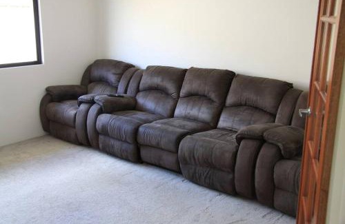 Southern River House | Southern River Family Accommodation. Free WiFi