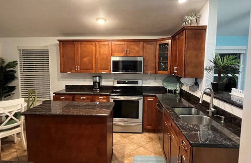 Cutthroat Harbor Estates House | SOUTHERN SUNSET - As seen on House Hunters-S228 E6 - Family Time in the FL Keys