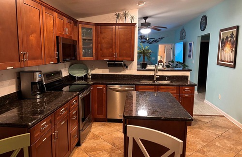 Cutthroat Harbor Estates House | SOUTHERN SUNSET - As seen on House Hunters-S228 E6 - Family Time in the FL Keys