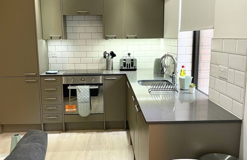 Exeter Apartment | Southernhay Court - by STAYTOR
