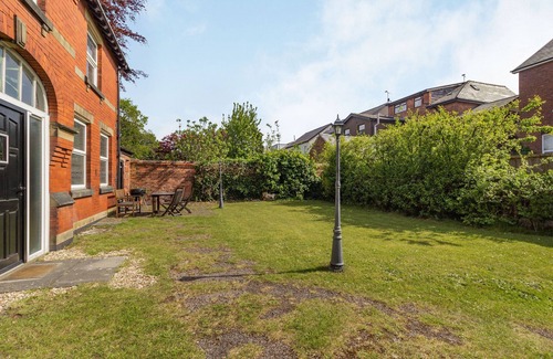 Southport Cottage | SOUTHPORT COACH HOUSE, family friendly, with a garden in Southport