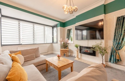 Southport House | Southport Rabbit Retreat - Sleeps 15
