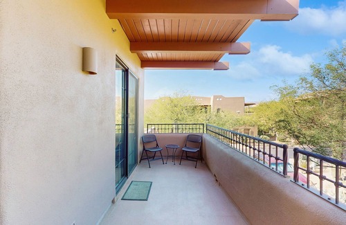 Carefree Condo | Southwestern charm with a pool & private patio - near shopping
