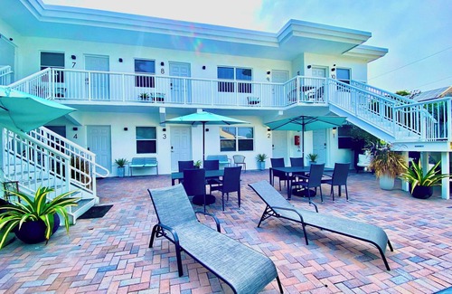 Hollywood South Central Beach Condo | Southwinds #6 for 3 Just Steps from the beach