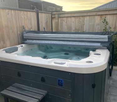 Kawarau Falls Apartment | Spa apartment in Queenstown
