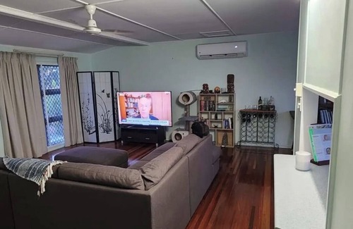 Garbutt House | Spa, firepit, close to the airport, city and strand