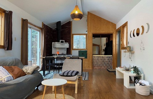 Chateau-Richer Ski Chalet | Spa - River & Forest View - Le Petit Cocon