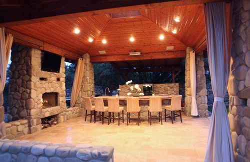 Oak View House | Spa Sancturay Pool, Hot Tub, Cold Plunge, Far Infrared Sauna, Steam Shower.