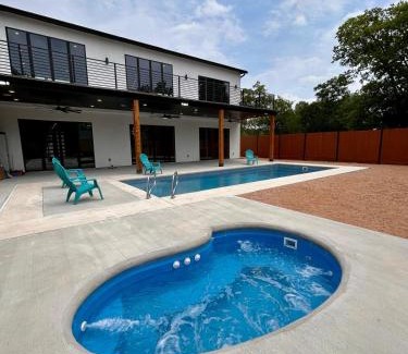 Manchaca House | Spa Steam Room Jacuzzi Pool Events