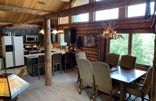 Snowline House | Spa style log cabin retreat on Sandia Mountain