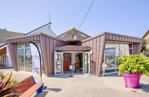 Merville-Franceville-Plage Apartment | Spacious apartment 70m², pool, parking, near beach and shops