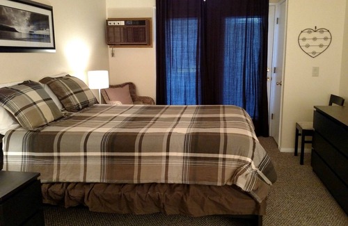Hood River Condo | Space and Style - 1 Bedroom, 2 Bathrooms - Convenient, Cozy Condo