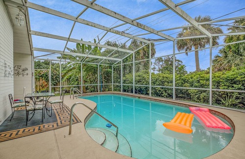 Melbourne House | Space Coast Vacation Home Golf Beach Fishing Disney Pool Convenient Spacious!