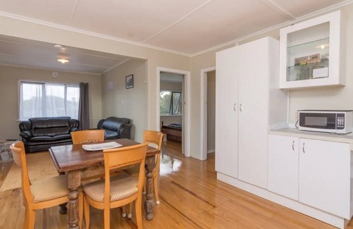 Ahipara House | Space in the heart of Ahipara sleeps
