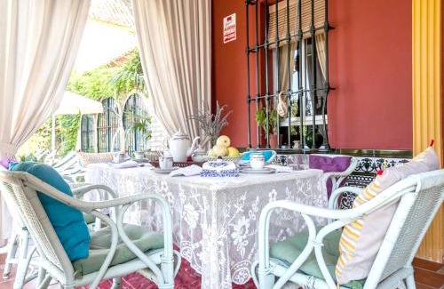 Los Palacios y Villafranca Villa | Spacious villa in Los Palacios with private garden 220m² and pool