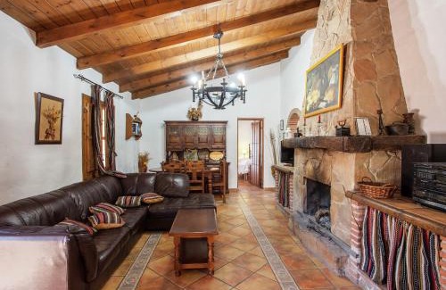 Antequera House | Spacious Cottage with Pool