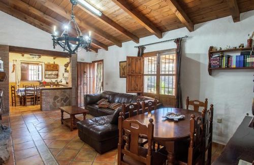 Antequera House | Spacious Cottage with Pool