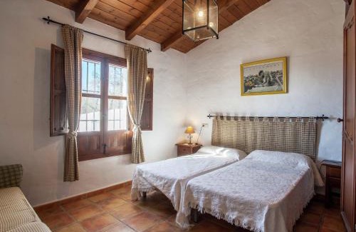 Antequera House | Spacious Cottage with Pool