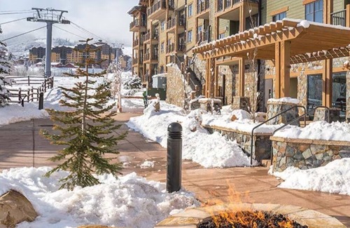 Park City Hotel | Spacious 1 Bedroom Deluxe Suite at Wyndham Park City king bed, full kitchen