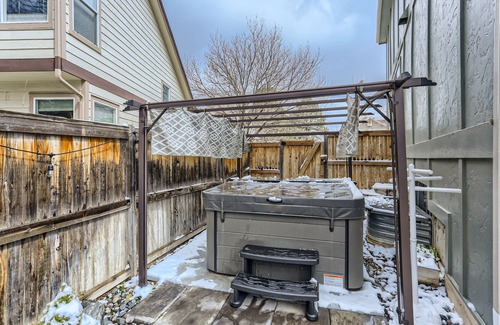 The Meadows House | Spacious 1-bedroom basement apartment with WiFi, AC in fabulous Castle Rock