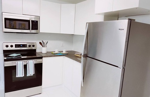 Coconut Grove Apartment | Spacious 1-Bedroom w/Parking in Coconut Grove