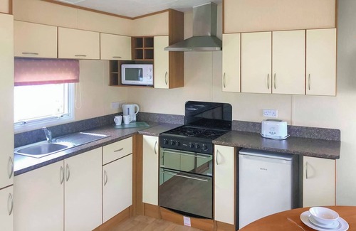 Skegness House | Spacious 12ft wide caravan with one double and one twin.