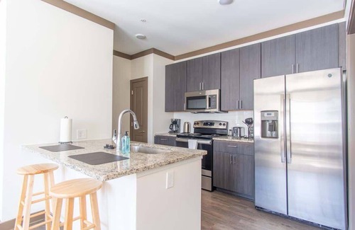 Middletown Apartment | Spacious 1BR Suite | Pool, Parking + Gym B