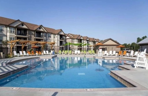 Middletown Apartment | Spacious 1BR Suite | Pool, Parking + Gym B